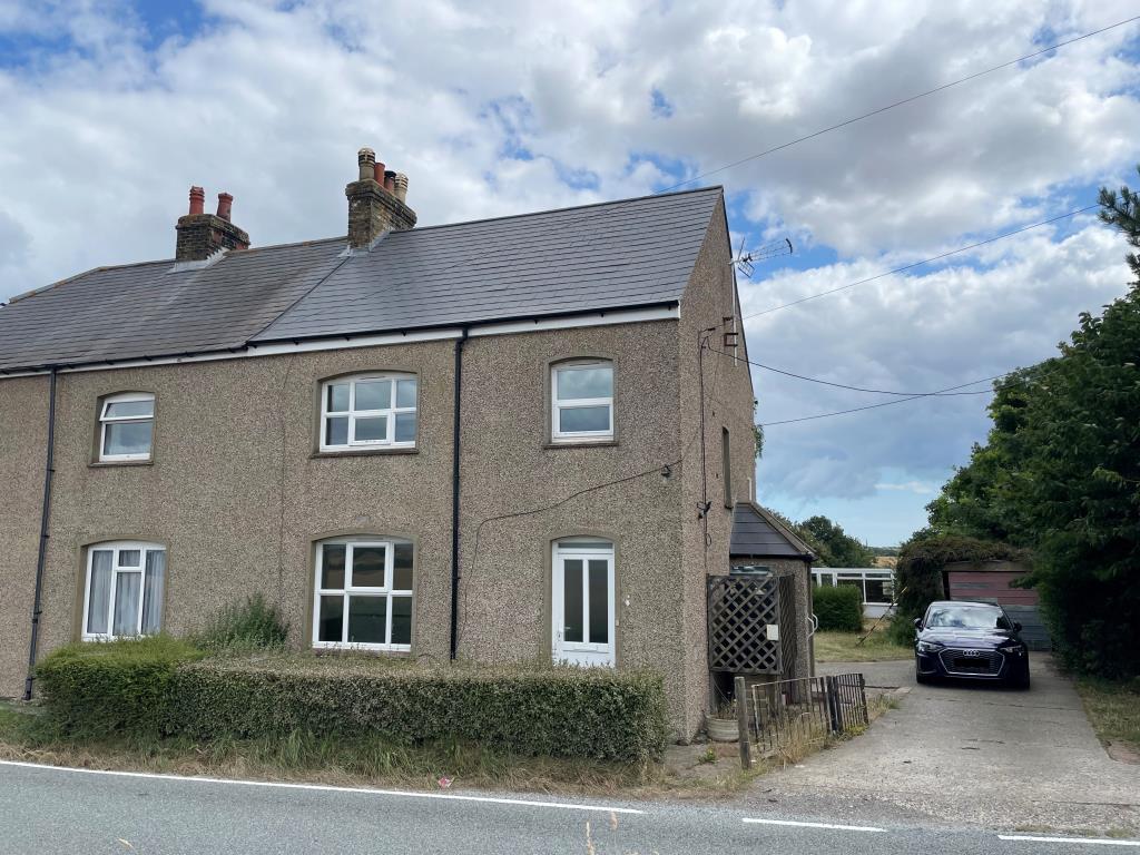 Lot: 10 - THREE-BEDROOM SEMI IN RURAL LOCATION - Front of property